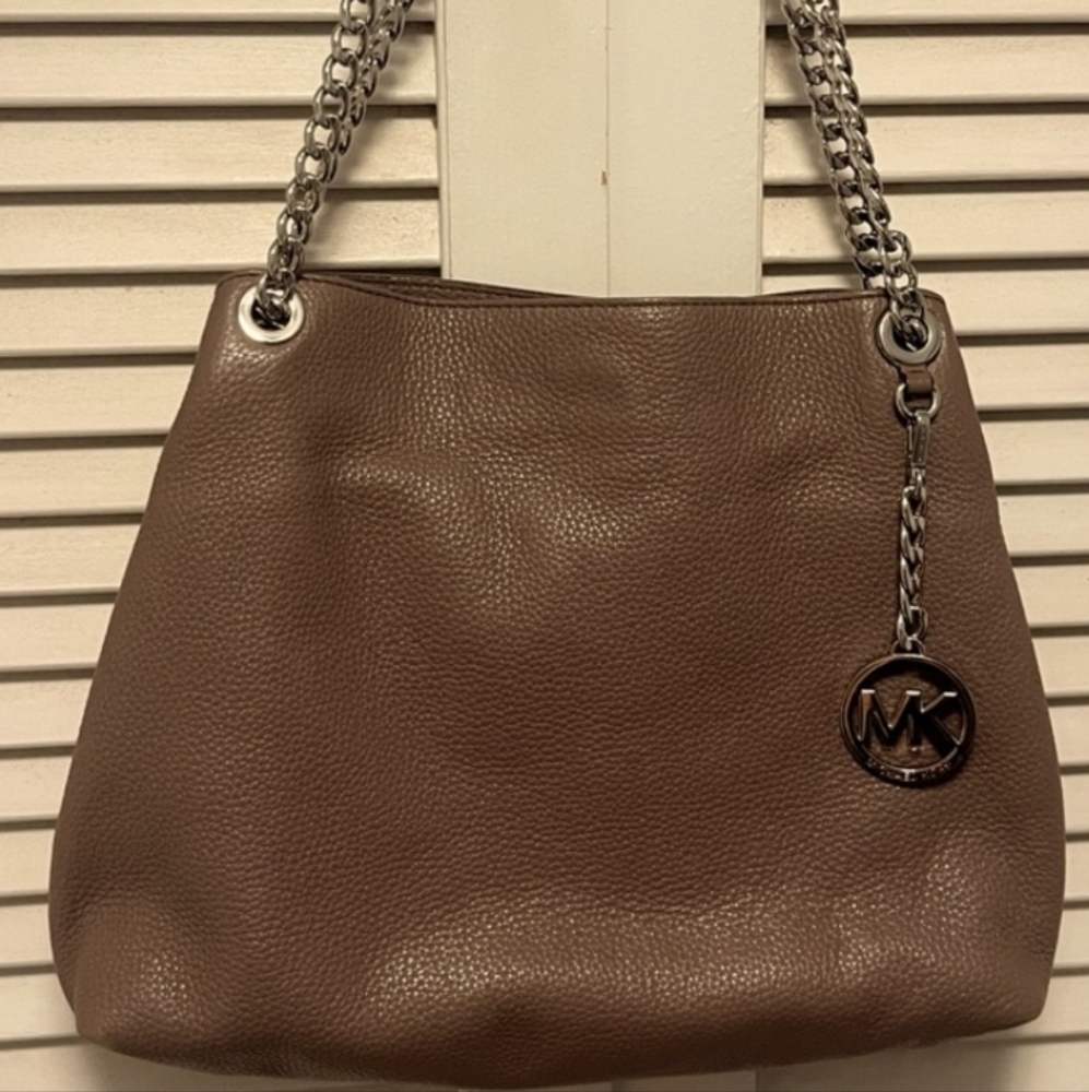 Michael Kors Grey with Silver hardware shoulder bag - EUC